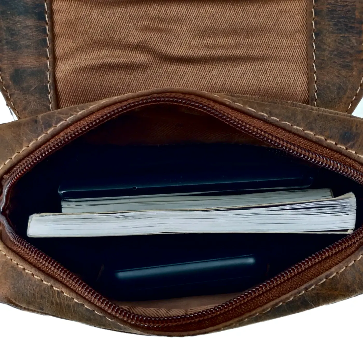 Pánská kožená taška přes rameno Steve 082502 – hnědá » REFORM Pánská kožená taška přes rameno Steve 082502 – hnědá - Obrázek 8
